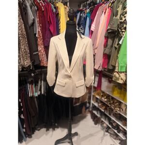 Classy Soho Blazer NWT
Size 4